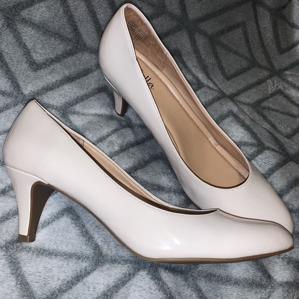 Abella Cream/Tan Heels
